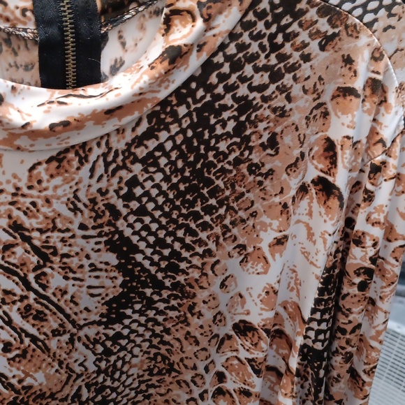 Stuñing Tiger Pattern Back Zipper Bodycon Dress In 3x - Picture 2 of 3